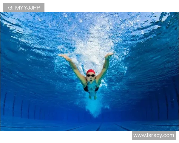 游泳健身：塑形、减脂与提高体能的全方位水中训练方法